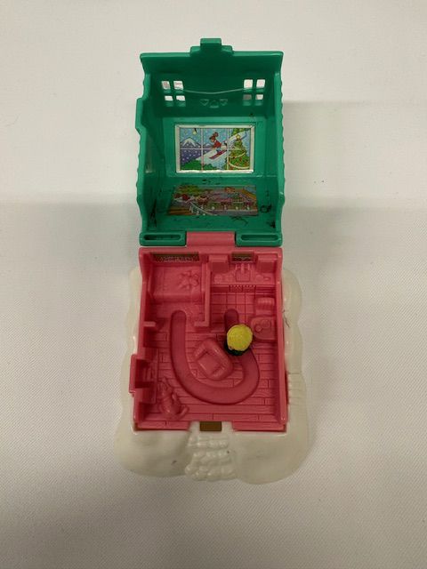 Polly Pocket Winter Cabin