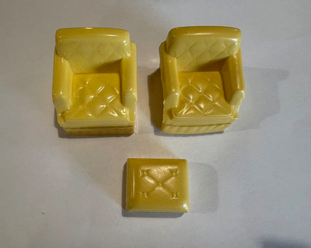 Marx 5 Piece Yellow Furniture Lot